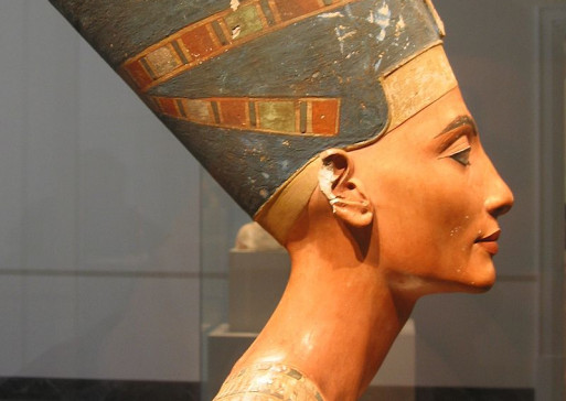 Nefertiti Lift